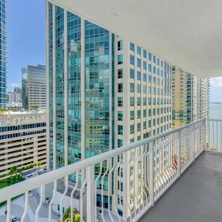 Newly-Renovated Corner 3Br Suite With Balcony And Pool-2