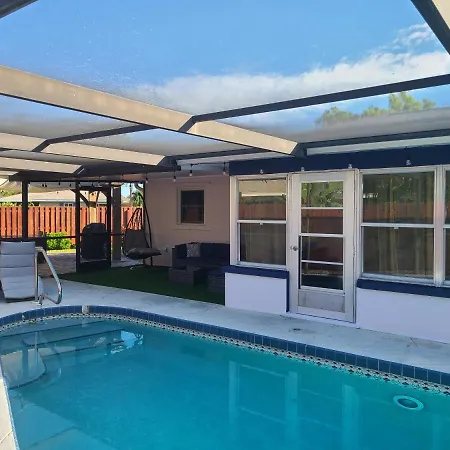 Cheerful 2-Bedroom, 2 Bathrooms Vacation Home With Salt Heated Pool.-3