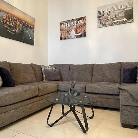 Modern 3-Bedroom W/ Backyard-2
