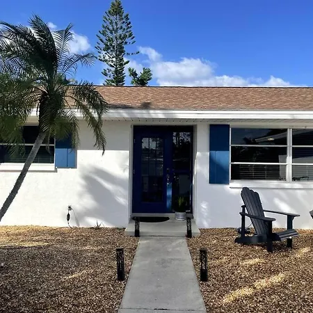 The Flip Flop - Updated Vacation Home!-2