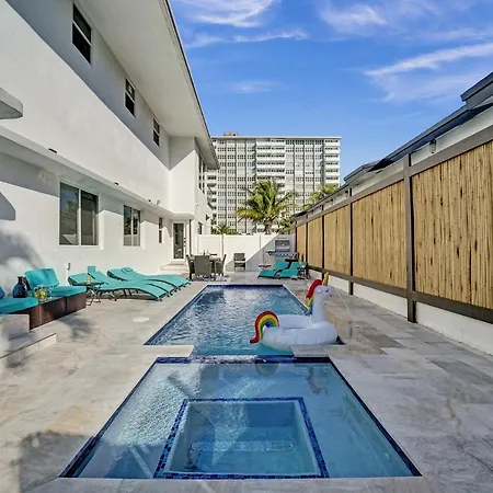 30 Seconds From Hollywood Beach Salt Pool & Dining-2