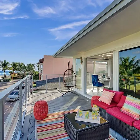 30 Seconds From Hollywood Beach Salt Pool & Dining-3