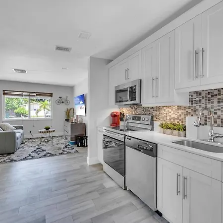 Two Bedroom Residence At Ft Lauderdale With Trampoline, Games & More-2