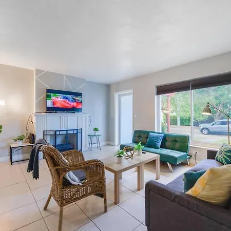 Awesome House At Coral Way W Private Patio & Parking-3