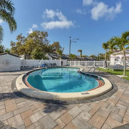 Beach Side Studio With Pool And Parking-2
