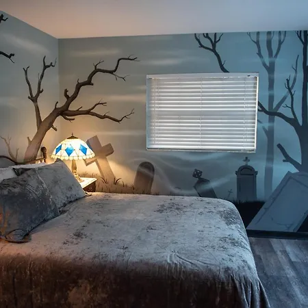 Phantom History House - Cemetery Room-2
