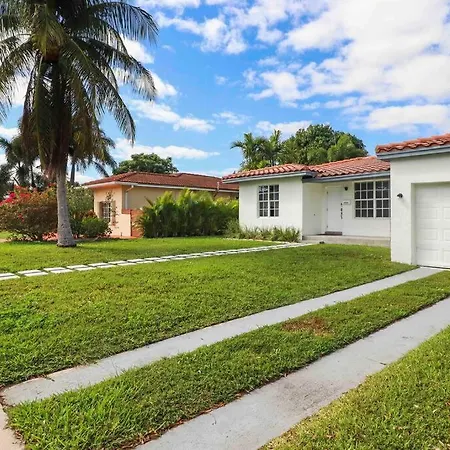Treasure Island - Modern Miami House 3 Bedroom & 2 Bathroom-2