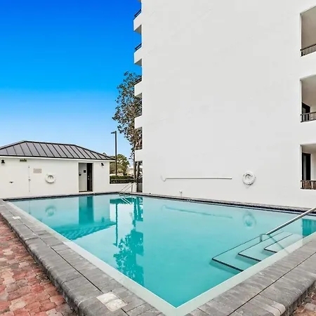 One Seagrove Place 1003-3
