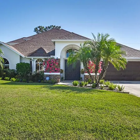 Modern Naples Oasis W/ Saltwater Pool & Jacuzzi!-3