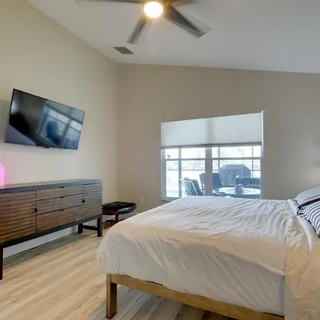 Bright Getaway W/ Ski Lake, 11 Miles To Dtwn Tampa-2