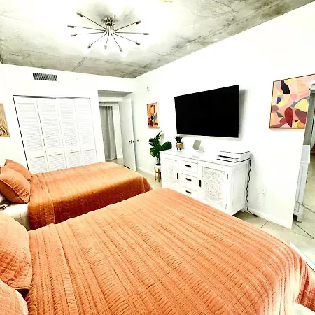 Beautiful 1Bd 1Bth At Midblock Free Parking-3