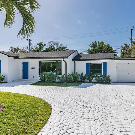 Surf Side Retreat - Hotel Home Stays-3