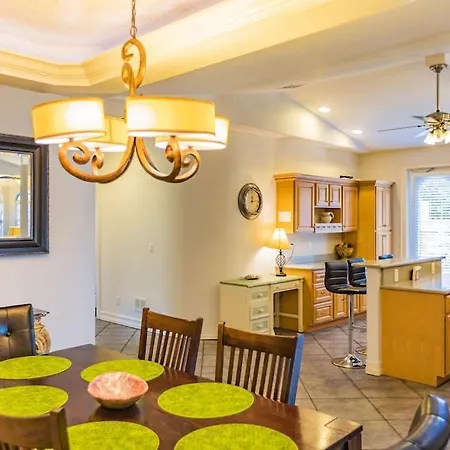 Spacious & Luxurious..Mile To Beach..Large Heated Pool & Shower-2