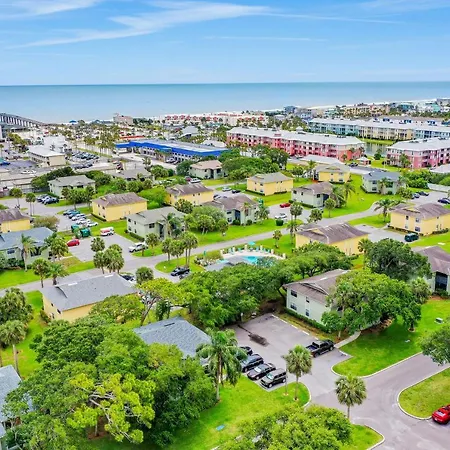Charming Condo W/ Pool - 500 Yards To Beach, Near Lighthouse & Downtown-3