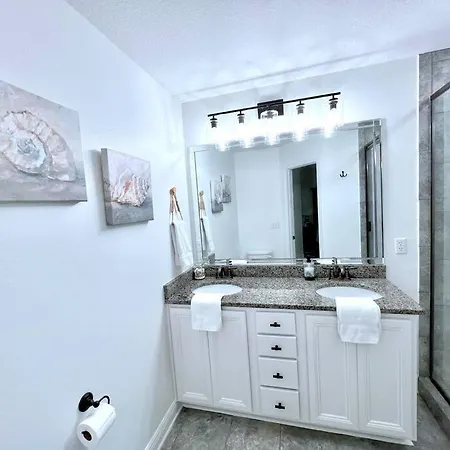 Newly Renovated Beach Cottage-2