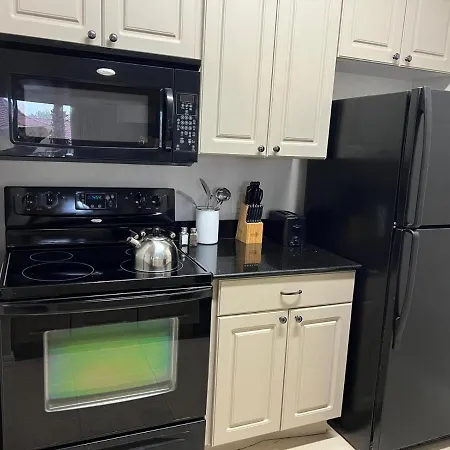 Amazing 1 Bedroom Resort 2 Miles From Universal-3