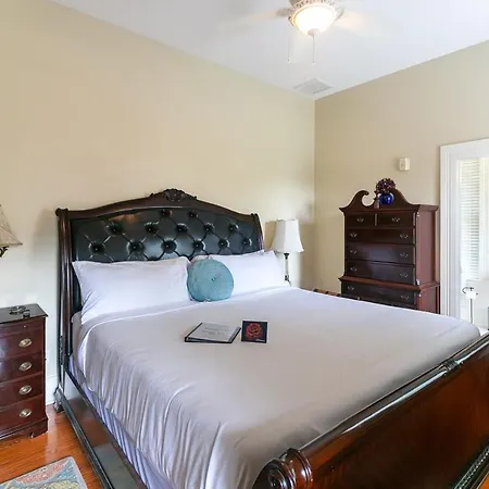 Stardust Room At The Camellia Rose Inn Downtown-2
