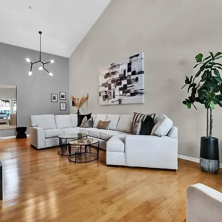 Beautiful Townhouse Centrally Located-2