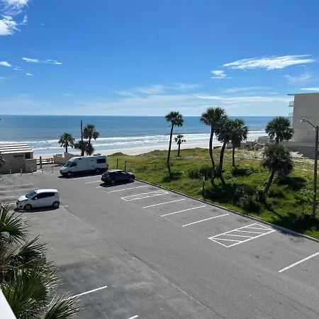 5Th Floor Balcony Boho Condo-3