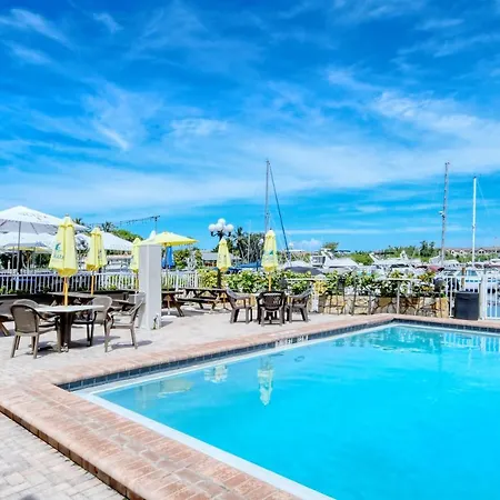Heated Pool, Bunk Beds, King Bed, Huge Tv, Marina, Tiki Bar-3