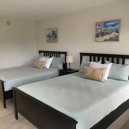 All-New, Comfortable, Huge Pool, Grill & Tiki Bar-2