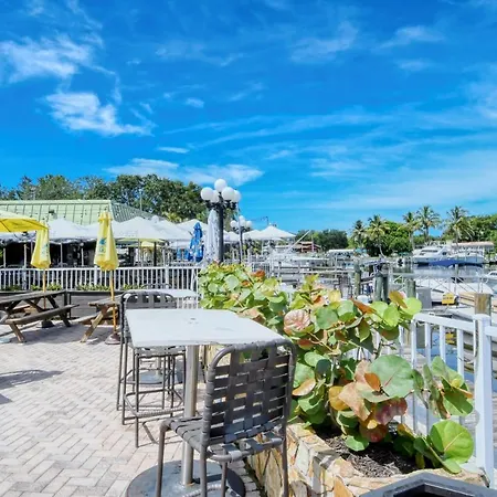 All-New, Private, Huge Tv, Heated Pool, Tiki Bar-3