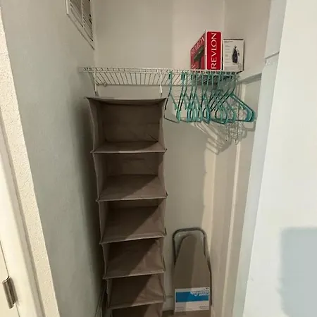Nice 2 Twin Bedroom - Best Central Location In Miami - Luggage Storage, Parking And Laundry For Free!!!!-3