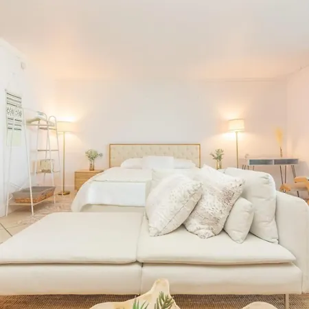 Stunning Studio With Balcony In South Beach-3