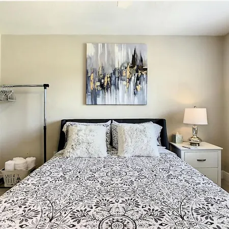 Charming Lakeview Retreat II-3