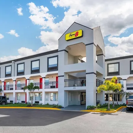 Super 8 By Wyndham Orlando Near Florida Mall-2