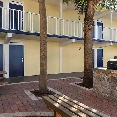 Days Inn By Wyndham Cocoa Beach Port Canaveral-2