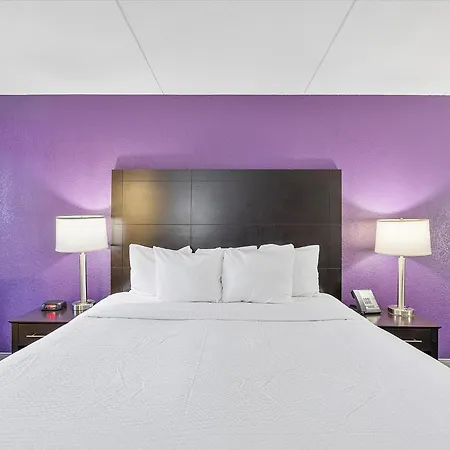 La Quinta Inn By Wyndham Miami Airport North-2