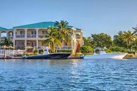 Grand Marina Suite -Waterfront Condo-2