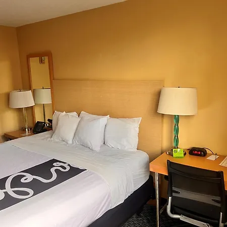 La Quinta By Wyndham West Palm Beach Airport-3