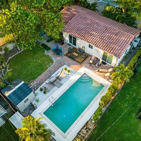 Recently Renovated Paradise With Private Pool! Close To Everything! Home-3