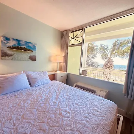 Tampa Bay, Beach Step Away, Wifi, Free Parking,Pools, Jacuzzi-3