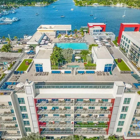 Worth Traveling-Rooftop Pool - Hollywood Beach - Gym-3