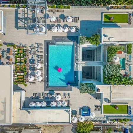 Worth Traveling-Rooftop Pool - Hollywood Beach - Gym-2
