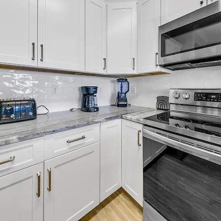 Twin Palms 1401-3