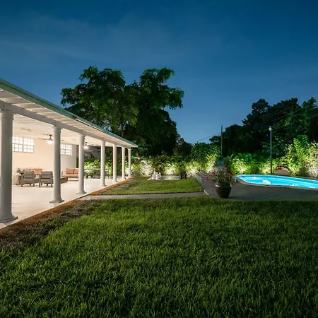 Luxury Villa Bianca Pool Movie Theatre Fire Pit-2