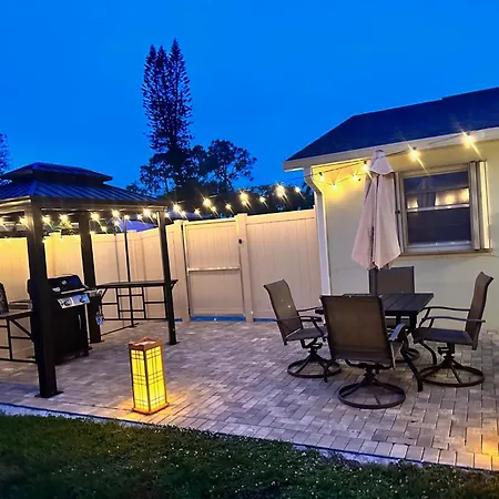 Freshly Remodeled 1970'S Single Story Villa-2