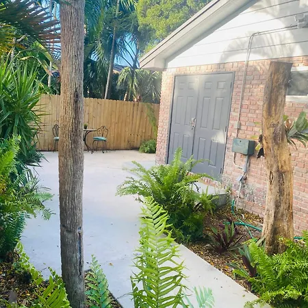 One Bedroom Apt With Private Patio Near Fort Lauderdale Beach-3