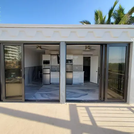 Deluxe Beach Resort - Hora Rentals-3