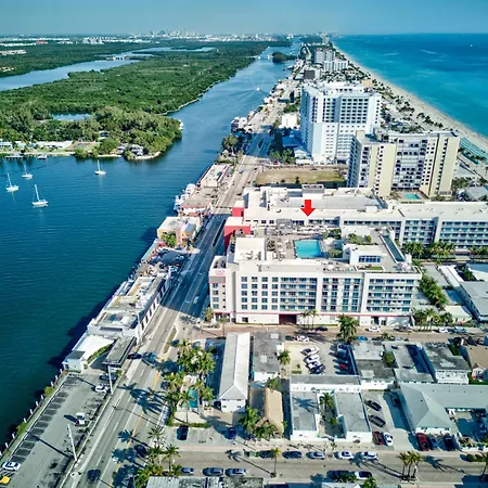 Beachfront Condo With Rooftop Pool!-3
