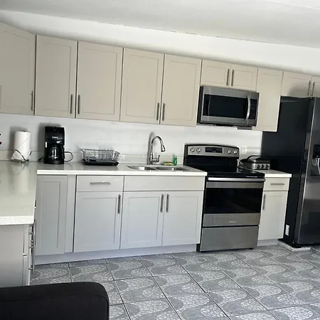 Main House 3 Bed 2 Bath & Guest House 1 Bed 1 Bath-2