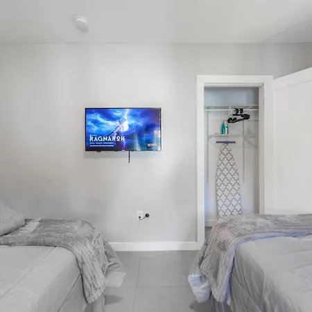 Awesome Duplex On The East Side Of Miami-3