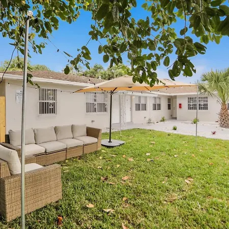 2Bd Holiday Retreat West Palm Beach Art Scene-3