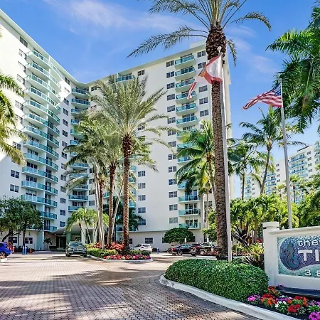 2Bd Condo Christmas Retreat Pool Beachside-2