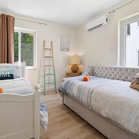 Enchanting Cozy Apartment 10 Min Away From Airport, Calle 8, Brickell, Coral Gables, The Beach And More!-3