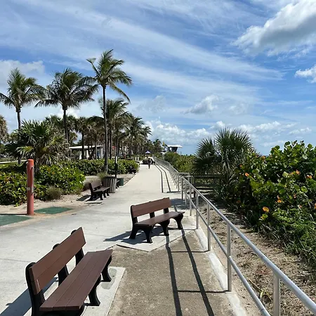 Palm Beach Retreat: Beachside Comfort with Outdoor Oasis-3